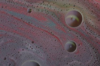 Yapay gezegen asteroitleri olan garip bir galaksi