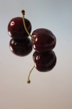 Lezzetli kirazlar doğal kırmızı toplar lezzetli renkler