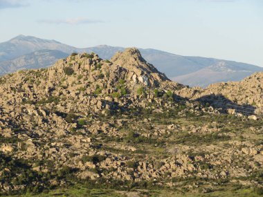 Dağların güzel fotoğrafları, yükseklik, kayalar, dikey tırmanış