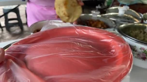 メキシコのクエタロで ゴルディタス と呼ばれる本格的なメキシコ料理 — ストック動画