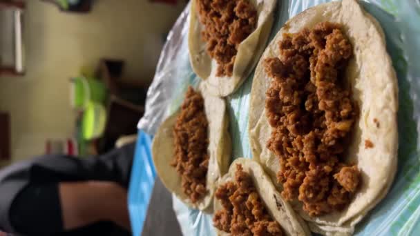 Authentische Mexikanische Tacos Auf Der Straße — Stockvideo