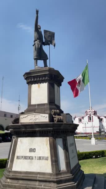 Benito Jurez Patung Dan Bendera Meksiko Lapangan Utama Cholula Puebla — Stok Video