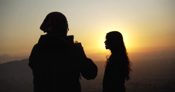 Meksykański Fotograf Modelka Pracująca Zachodzie Słońca — Wideo stockowe