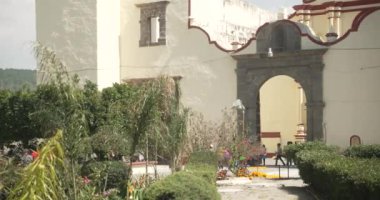 Quecholac, Puebla, Meksika. 2 Kasım 2024. Ölüm gününde Santa Maria Magdalena Kilisesi