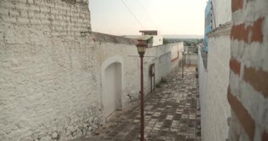Tecamachalco Puebla 'daki eski Fransisken manastırında küçük bir sokak.