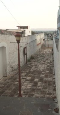 Tecamachalco Puebla 'daki eski Fransisken manastırında küçük bir sokak.