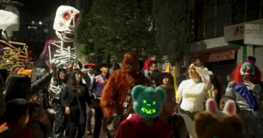 Tecamachalco, Puebla 'da. Meksika mı? 2 Kasım 2024. Amerikan ve Meksika kültürü, ölü geçit töreninin olduğu gün karışmıştı.