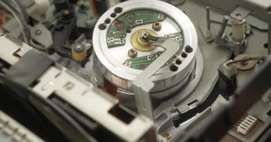 80 'lerin eski bir video oynatıcısının içi