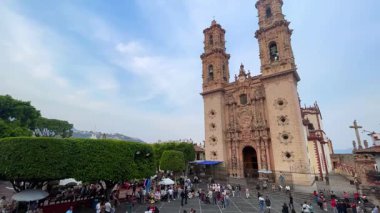 Santa Prisca y San Sebastian Parish 'in kompozisyon ve hızlı hareketi