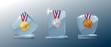 3D gerçekçi vektör simgesi ayarlandı. Altın, gümüş ve bronz madalyalı cam kristal kupa.