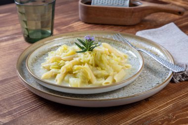 Peynirli ve parmesanlı patates püresi.