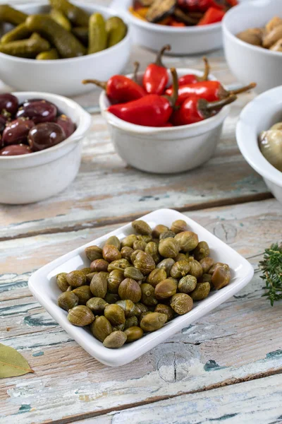 Olives Vertes Fraîches Tomates Câpres Olives — Photo