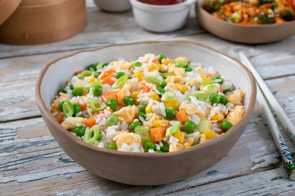 Rizs Zöldségekkel Ázsiai Élelmiszer Háttér — Stock Fotó