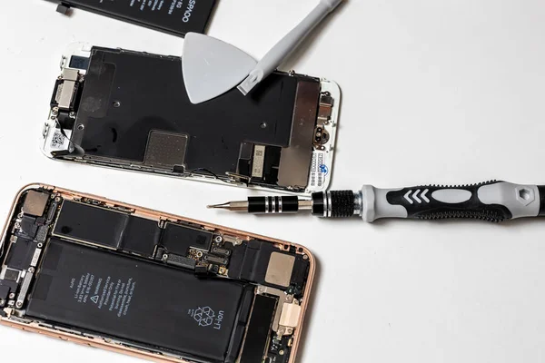 Smartphone Battery Replacement Repair Lcd Panel Replacement — Fotografia de Stock