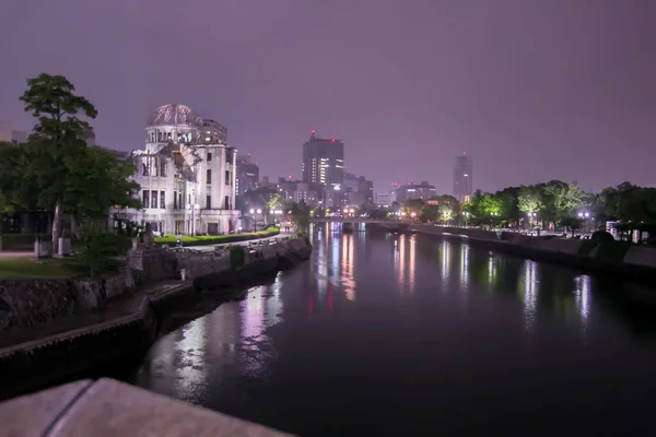 広島の原爆ドームのライトアップ — ストック写真