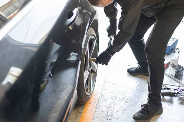 Brake Pads Tires Changed Automobile Repair Shop — Foto de Stock