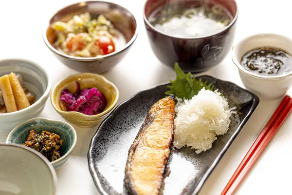 Japans Ontbijt Bestaat Uit Gezonde Gegrilde Vis Veel Bijgerechten — Stockfoto