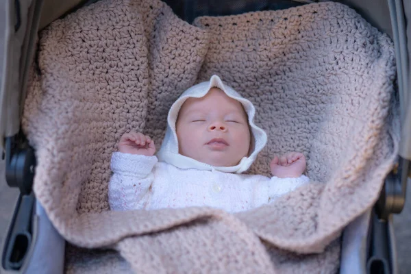 Hermoso Retrato Adorable Etnia Mixta Asiático Caucásico Bebé Niña Par — Foto de Stock