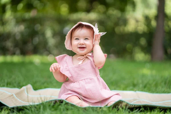 Adorável Feliz Bebê Menina Livre Parque Retrato Meses Idade Linda — Fotografia de Stock