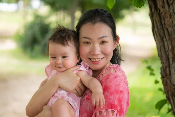 Aziatisch Mam Klein Kind Jong Gelukkig Mooi Chinees Vrouw Spelen — Stockfoto