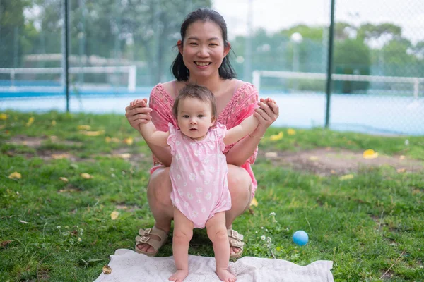 Aziatisch Mam Klein Kind Jong Gelukkig Mooi Chinees Vrouw Spelen — Stockfoto