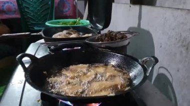 Geleneksel Asya mutfağında balık pişirmek, kızartılmış ve ızgara, sokak yemekleri, deniz ürünleri.