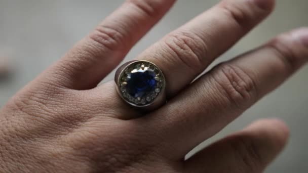 Blue Stone Silver Ring Finger Close Shot — 图库视频影像