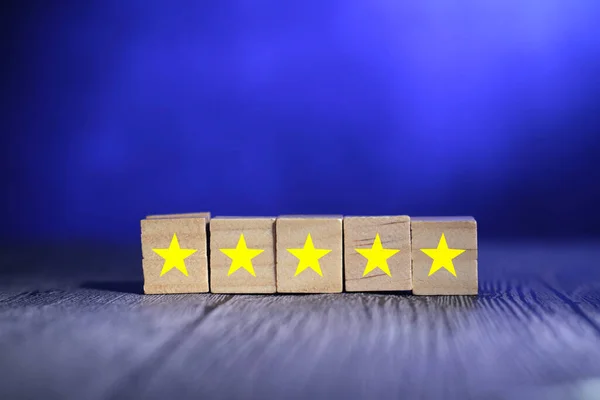 Cinco Estrelas Bloco Madeira Classificação Qualidade Superior Serviço Conceito Produto — Fotografia de Stock