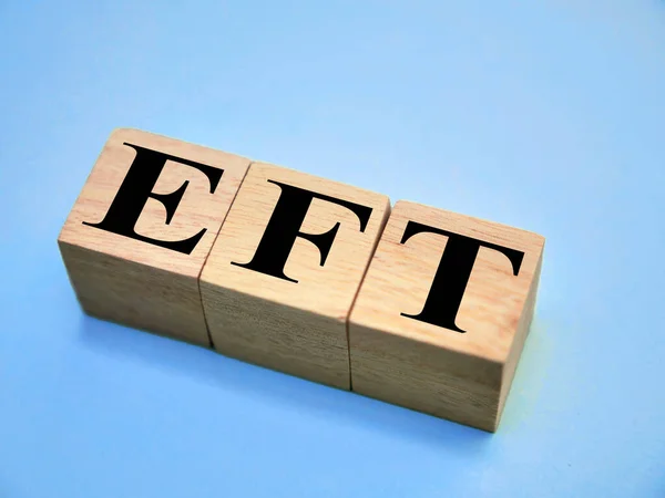 用木制字母 生活和商业激励概念书写的Eft文字字体 — 图库照片