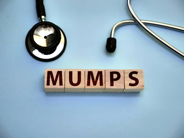 Mumps Typografie Von Texten Auf Holzbuchstaben Gesundheits Und Medizinisches Konzept — Stockfoto