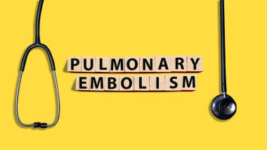 Pulmoner embolizm, ahşap mektup, sağlık ve tıbbi konsept ile yazılmış metin sözcükleri tipografisi