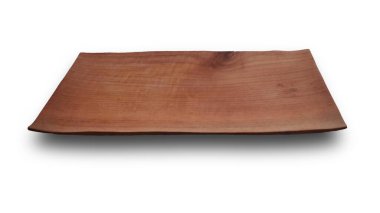 Tahta kesme tahtası ya da tepsi beyaz üzerine izole edilmiş.