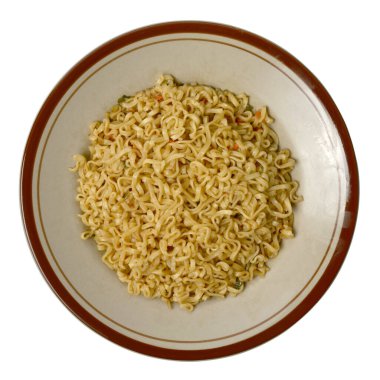 Basit kızartılmış erişte, yemek için hazır.