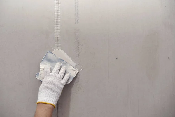 Plasterwork Dan Dinding Persiapan Melukis Close Hand Craftsman Applying Plaster — Stok Foto