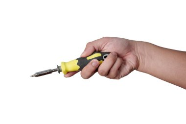 Tornavida tutan bir erkek, beyaz üzerinde izole edilmiş.