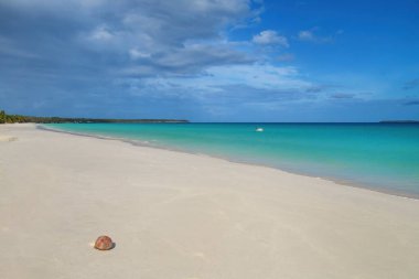 Ouvea lagün, Mouli ve Ouvea Adaları, Sadakat Adaları, Yeni Kaledonya kıyısında Fayaoue plaj. Lagün 2008 yılında Unesco Dünya Mirası listesinde yer aldı..