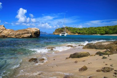 Carriacou Adası, Grenada 'daki Anse La Roche Plajı. Carriacou, Grenadine 'deki en büyük adadır..