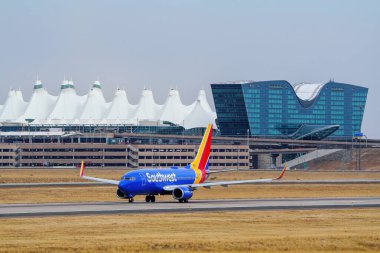 17 Ekim 2020 'de Denver Uluslararası Havalimanı, Colorado' da Güneybatı taksileri tarafından işletilen Boeing 737. Southwest Havayolları 1966 'da kuruldu..