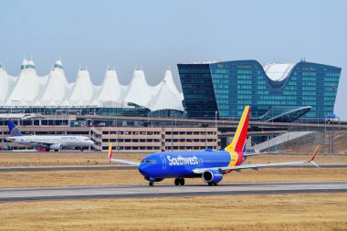 17 Ekim 2020 'de Denver Uluslararası Havalimanı, Colorado' da Güneybatı taksileri tarafından işletilen Boeing 737. Southwest Havayolları 1966 'da kuruldu..