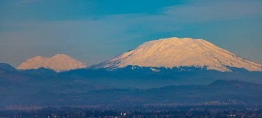 Mount St. Helens and Mount Rainier viewed from Portland, Oregon