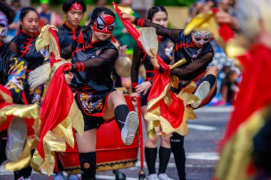 Portland, Oregon, ABD - 10 Haziran 2023: Shu-Te Lisesi Grand Floral Parade Bandosu, 2023 Portland Gül Festivali sırasında.