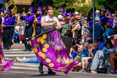 Portland, Oregon, ABD - 10 Haziran 2023: Hermiston Lisesi Yürüyüş Grubu, Portland Gül Festivali 2023.