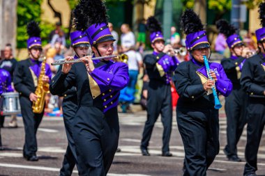 Portland, Oregon, ABD - 10 Haziran 2023: Hermiston Lisesi Yürüyüş Grubu, Portland Gül Festivali 2023.
