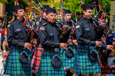 Portland, Oregon, ABD - 10 Haziran 2023 Portland Polis Teşkilatı Highland Boru Grubu, Portland Gül Festivali 2023.