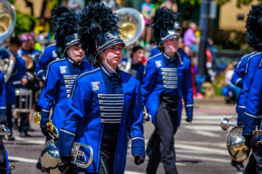 Portland, Oregon, ABD - 10 Haziran 2023: Skyview Lisesi Bandosu, Portland Gül Festivali 2023.