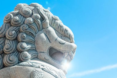 Çin kültüründen Aslan Öldürme Heykeli 