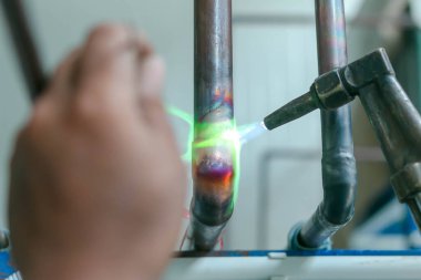 Bakır boru bir metan gaz boru hattı veya bir Klima ya da su sistem kaynak. 