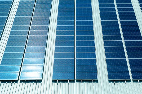 Установка Альтернативной Энергии Фотоэлектрических Солнечных Панелей Крыше — стоковое фото