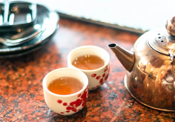 Чайник Чашки Столе Чай Пить — стоковое фото