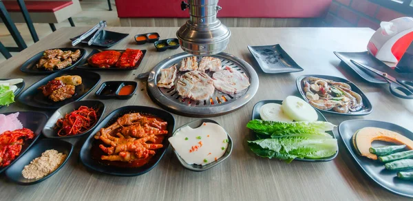 Coreia Churrasco Estilo Restaurante Asiático Tradicional Pickle Ingredientes Vegetais Mesa — Fotografia de Stock